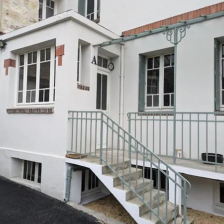 2 Pieces Neuf Centre Ville, Magny Compiegne *